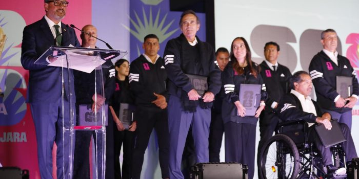 El Chief Officer de México del Mundial 2026, Jurgen Mainka (i), habla durante una rueda de prensa este lunes, en el Estadio Guadalajara, en Jalisco (México). EFE/ Francisco Guasco