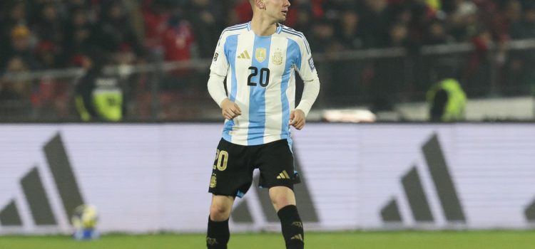 Franco Mastantuono de Argentina durante el partido de las eliminatorias sudamericanas para el Mundial de 2026 ante Chile. EFE/Osvaldo Villarroel