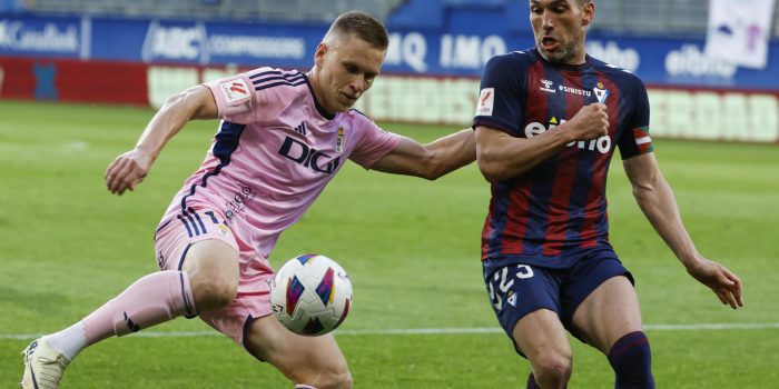 Imagen de archivo del delantero del Alexandre Alemao (i). EFE/Juan Herrero