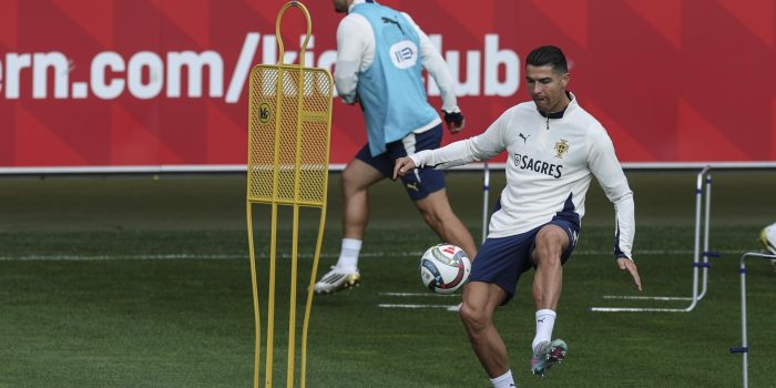 El jugador de la selección portuguesa de fútbol Cristiano Ronaldo en una sesión de entrenamiento en Múnich, Alemania. Portugal jugará contra España en la final de la Liga de Naciones de la UEFA. EFE/EPA/MIGUEL A. LOPES