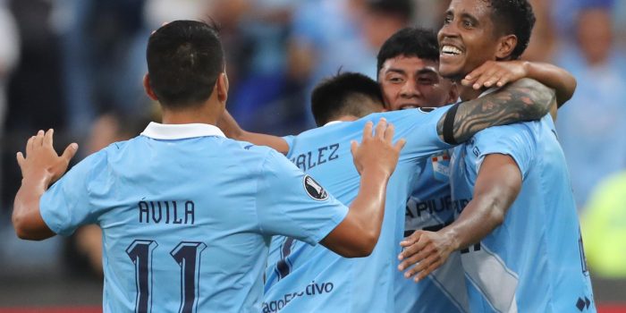 Jugadores de Sporting Cristal celebran un gol en un partido de Libertadores entre Sporting Cristal y Carabobo en el estadio Alejandro Villanueva, en Lima (Perú). EFE/ Paolo Aguilar