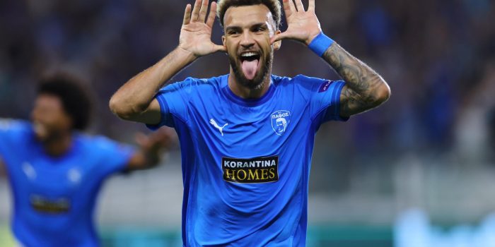El jugador Jaja, del Pafos, celebra el 1-1 durante la vuelta de de la previa final de la UEFA Champions League que han jugado Pafos y Estella Roja en Limassol, Chipre. EFE/EPA/SAKIS SAVVIDES