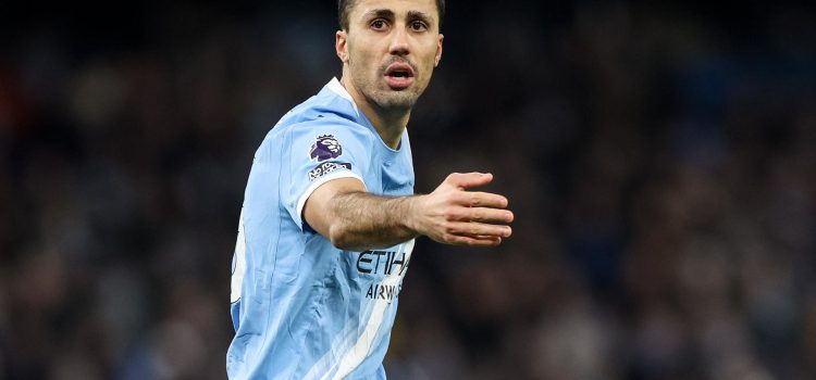 El español Rodrigo Hernández marcó su primer gol con el Manchester City desde mayo de 2024 . EFE/EPA/ADAM VAUGHAN