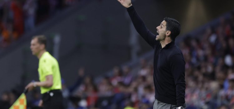 El técnico español del Arsenal, Mikel Arteta, durante el encuentro correspondiente a la ida de las semifinales de la Liga de Campeones que disputan este miércoles Atlético de Madrid y Arsenal en el estadio Metropolitano, en Madrid. EFE / Juanjo Martín.