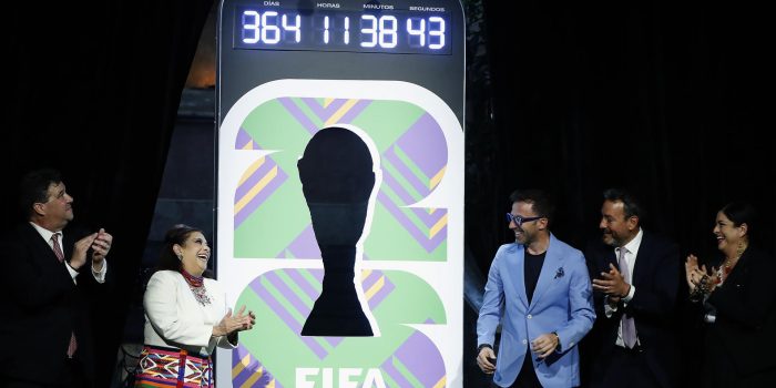 Desde la izquierda, el director del estadio Banorte, Félix Aguirre; la Jefa de Gobierno de la Ciudad de México, Clara Brugada; el exfutbolista italiano Alesandro del Piero; el director de FIFA México, Jurgen Mainka y la secretaria de Turismo de la Ciudad de México, Alejandra Fraustro, asisten a la develación del reloj de la Copa Mundial de la FIFA 2026, en Ciudad de México (México). Imagen de archivo. EFE /Mario Guzmán