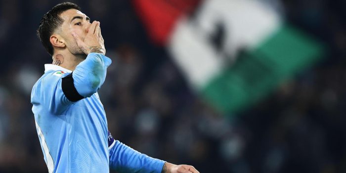 Mattia Zaccagni, del Lazio, celebra tras anotar un gol en el partido que su equipo disputó este jueves contr ael Milan, correspondiente a la Copa de Italia. EFE/ FEDERICO PROIETTI