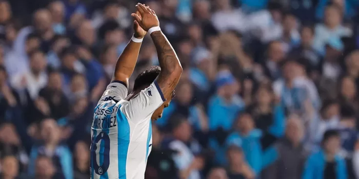 alt Colombiano le da el triunfo a Racing sobre Boca