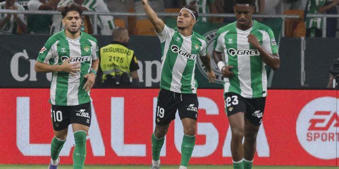 alt Con doble asistencia argentina, el Betis golea en la Copa del Rey