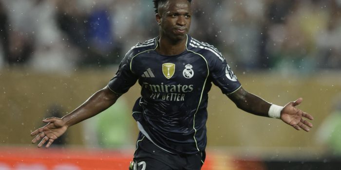 ALT El brasileño Vinicius y el uruguayo Valverde llevan al Madrid a octavos