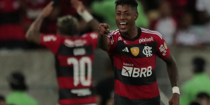alt Flamengo gana el derbi ante Vasco e Internacional humilla al Santos en la liga brasileña