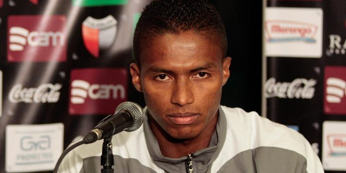 alt Antonio Valencia dice no ser xenófobo por criticar que "extranjero" sea capitán de Ecuador