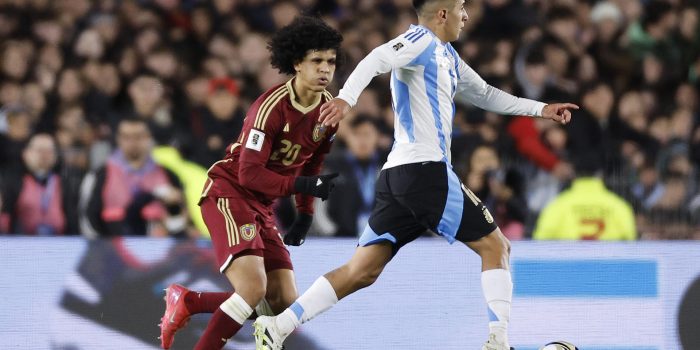 Thiago Almada, en el partido del pasado 4 de septiembre entre Argentina y Venezuela. EFE/ Juan Ignacio Roncoroni