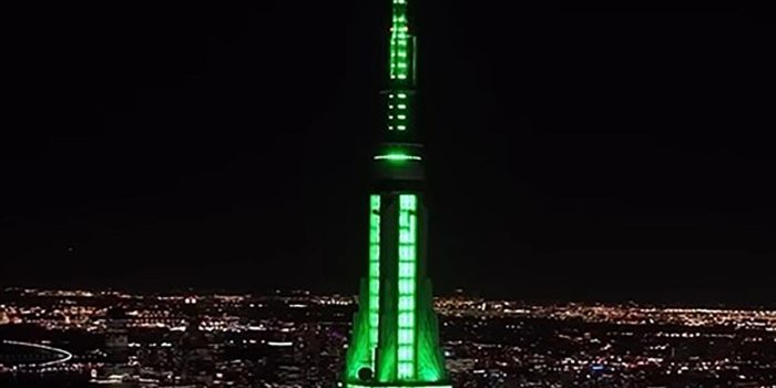 Captura de video tomada de la cuenta oficial en instagram @empirestatebldg del Empire State Building iluminado en su parte más alta con los colores de la bandera de México, como parte del comienzo de la Copa Mundial de fútbol 2026 en Nueva York (EE.UU.). EFE/ @empirestatebldg /SOLO USO EDITORIAL/NO VENTAS/SOLO DISPONIBLE PARA ILUSTRAR LA NOTICIA QUE ACOMPAÑA (CRÉDITO OBLIGATORIO)