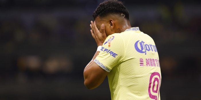 Imagen de archivo del jugador de América Roger Martínez durante un partido en el Estadio Azteca de la Ciudad de México. EFE/José Méndez