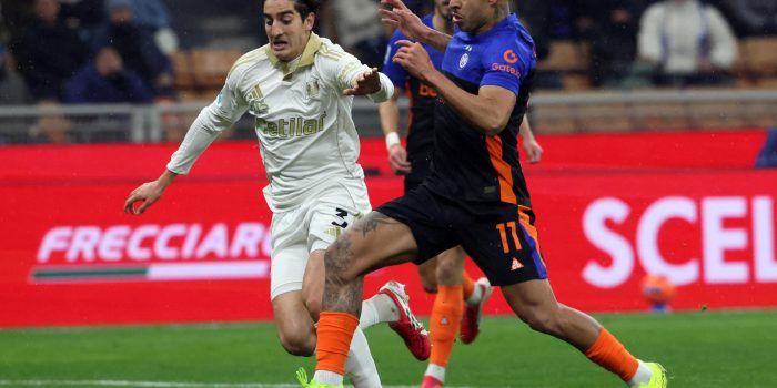 El Inter de Milán rugió este viernes a tiempo para remontar en apenas seis minutos los dos goles en contra que sufrió en casa ante el recién ascendido y colista Pisa (6-2) que, en la segunda mitad, vapuleó sin miramientos para mantener una semana más el liderato de la Serie A. EFE/EPA/MATTEO BAZZI