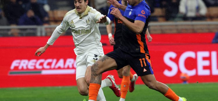 El Inter de Milán rugió este viernes a tiempo para remontar en apenas seis minutos los dos goles en contra que sufrió en casa ante el recién ascendido y colista Pisa (6-2) que, en la segunda mitad, vapuleó sin miramientos para mantener una semana más el liderato de la Serie A. EFE/EPA/MATTEO BAZZI