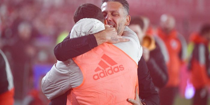 alt Entre lágrimas y con un agónico triunfo, Martín Demichelis se despide de River