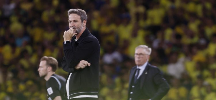 El entrenador de Panamá, Thomas Christiansen, es visto junto al de Brasil, Carlo Ancelotti, en un partido amistoso previo al Mundial 2026 en el estadio Maracaná en Río de Janeiro (Brasil). EFE/ Antonio Lacerda