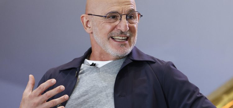 Luis de la Fuente, seleccionador nacional de fútbol, durante su entrevista en 'Los Desayunos' de la Agencia EFE y RTVE este martes en Madrid, en vísperas del inicio de la concentración para preparar el Mundial de EE.UU., México y Canadá. EFE/ Chema Moya