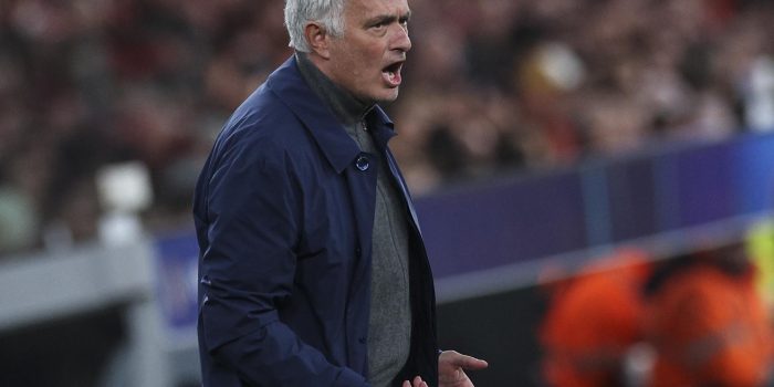 Fotografía de Miguel A. Lopes, en la que puede verse en una imagen de archivo del pasado 17 de febrero al técnico portugués Jose Mourinho, durante un partido. EFE
