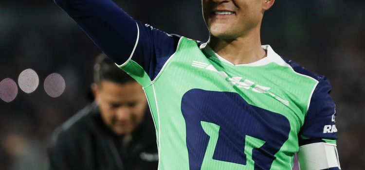 Keylor Navas de Pumas reacciona durante un partido por las semifinales de la Liga MX entre Pumas y Pachuca en el estadio Olímpico Universitario en Ciudad de México (México). Imagen de archivo. EFE/Isaac Esquivel