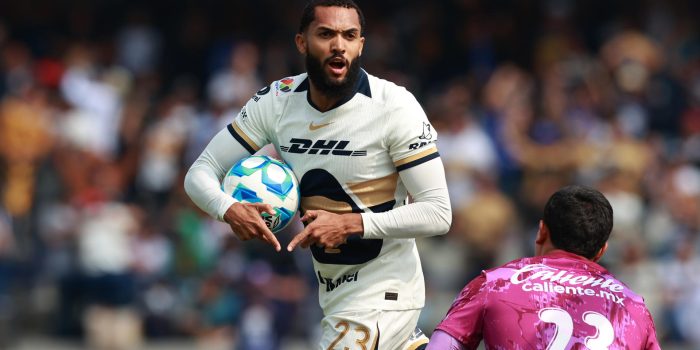 Olavio Vieira Dos Santos de Pumas celebra un gol este domingo, durante un partido por la jornada 3 del torneo Clausura 2026 de la Liga MX, celebrado en el estadio Olímpico Universitario, en la Ciudad de México (México). EFE/ Alex Cruz