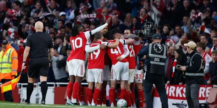 Los jugadores del Arsenal celebran el 1-0 de Kai Havertz durante el partido de la Premier League que han jugado Arsenal FC y Burnley FC, en Londres, Reino Unido. EFE/EPA/DAVID CLIFF