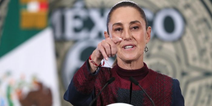 La presidenta de México, Claudia Sheinabum, habla durante una rueda de prensa en Palacio Nacional de la Ciudad de México (México). EFE/Mario Guzmán