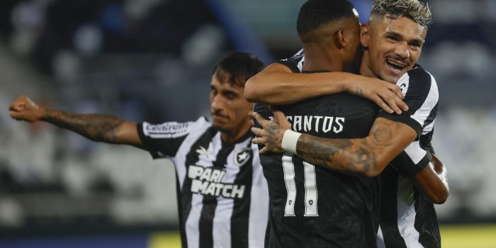 ALT Botafogo mantiene el liderato del fútbol en Brasil, con Palmeiras y Flamengo al acoso
