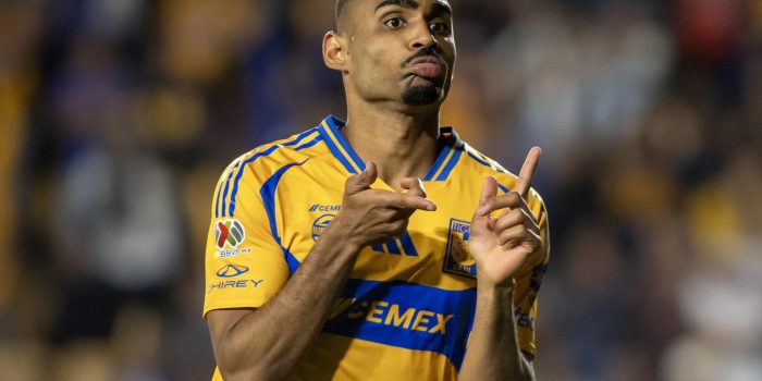 Joaquim Pereira de Tigres celebra un go en el estadio Universitario en Monterrey (México). EFE/ Miguel Sierra