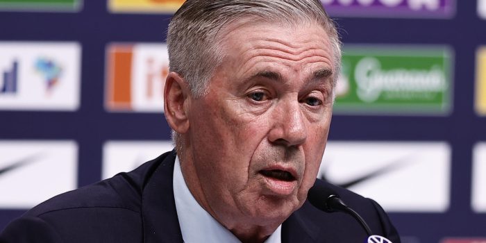 El seleccionador de Brasil, el italiano Carlo Ancelotti, habla durante la rueda de prensa en la que anunció la lista de los 26 convocados para el Mundial 2026 en Río de Janeiro (Brasil). EFE/ Andre Coelho