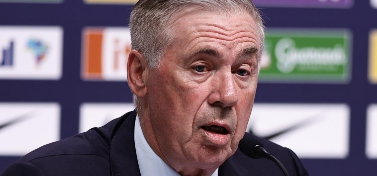 El seleccionador de Brasil, el italiano Carlo Ancelotti, habla durante la rueda de prensa en la que anunció la lista de los 26 convocados para el Mundial 2026 en Río de Janeiro (Brasil). EFE/ Andre Coelho