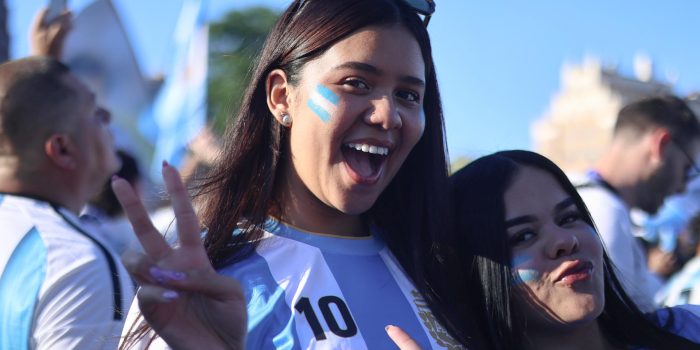 Aficionados de Argentina participan en un banderazo este lunes, previo al partido contra Argelia durante el Mundial de la FIFA 2026, en Kansas (Estados Unidos). EFE/ Juan Ignacio Roncoroni