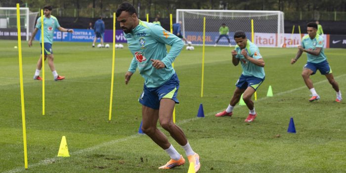 Jugadores de la selección nacional de Brasil en acción durante una sesión de entrenamiento en el Estadio Goyang en Goyang, provincia de Gyeonggi-do, Corea del Sur. Brasil se está preparando para un partido amistoso contra Corea del Sur en el Estadio Mundialista de Sangam en Seúl. EFE/EPA/JEON HEON-KYUN
