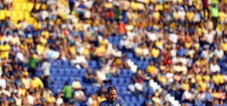 El entrenador de América Andre Soares reacciona en un partido de la jornada 17 del torneo Clausura 2025 de la Liga MX en el estadio Ciudad de los Deportes de Ciudad de México (México). Imagen de archivo. EFE/ Sáshenka Gutiérrez