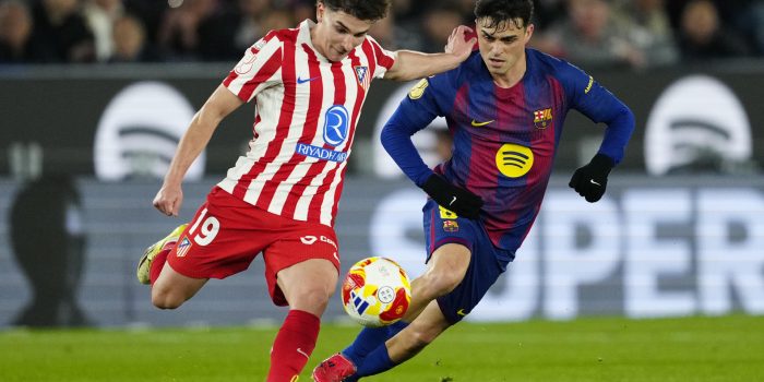 Julián Alvarez, en un partido contra el Barcelona. EFE/Alejandro García
