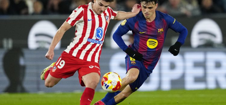 Julián Alvarez, en un partido contra el Barcelona. EFE/Alejandro García