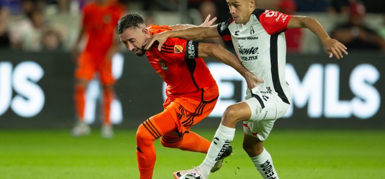 alt Héctor Herrera regresa once años después al fútbol mexicano como refuerzo de Toluca