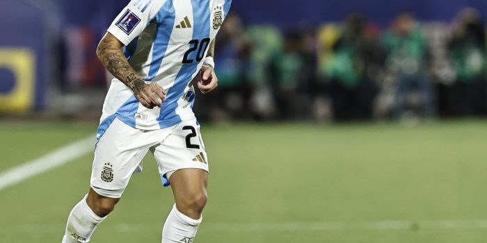 Gianluca Prestianni, candidato a integrar la plantilla definitiva de Argentina en el Mundial de 2026, lamentó este miércoles en una entrevista la sanción de la UEFA en una polémica con el brasileño Vinicus y garantizó: "No soy racista". EFE/ Osvaldo Villarroel