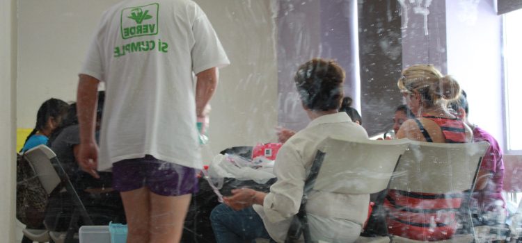 Fotografía que muestra a varias mujeres en un refugio secreto para mujeres maltratadas en Ciudad Juárez (México). Imagen de archivo. EFE/Favia Lineli