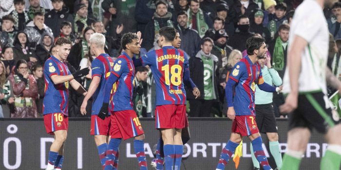 SANTANDER, 15/01/2026.- Los jugadores del Barcelona celebran el primer gol del equipo en el partido de octavos de final de Copa del Rey que Racing de Santander y FC Barcelona disputan este jueves en El Sardinero, en la capital cántabra. EFE/Pedro Puente Hoyos