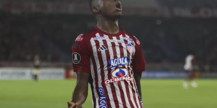 alt 1-1. Junior y Universitario se reparten los puntos en un partido intenso del grupo D de la Libertadores