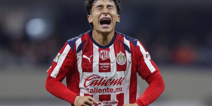 Richard Ledezma del Guadalajara reacciona este miércoles, en un partido por las semifinales de la Liga MX entre Cruz Azul y Guadalajara en el estadio Banorte, en Ciudad de México (México). EFE/ Isaac Esquivel