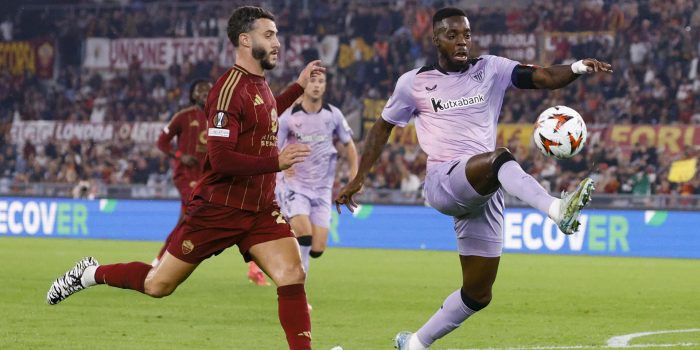 El jugador de la Roma, Mario Hermoso (I), ahora cedido al Bayer Leverkusen, en una imagen de archivo de esta temporada. EFE/EPA/FABIO FRUSTACI