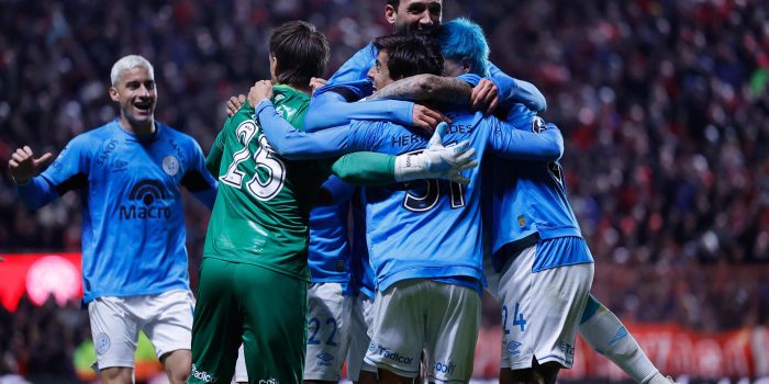 Jugadores de Belgrano de Córdoba celebran este domingo al ganar en la semifinal del torneo Apertura ante Argentinos Juniors en el estadio Diego Armando Maradona, en Buenos Aires. EFE/ Juan Ignacio Roncoroni