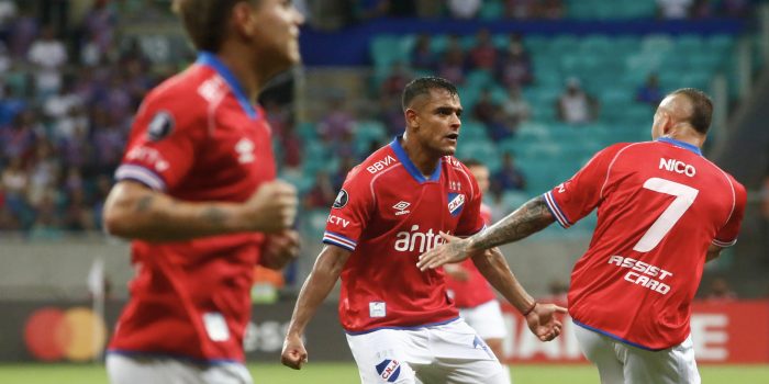 Lucas Morales (c) de Nacional celebra su gol en un partido de la fase de grupos de la Copa Libertadores. EFE/ Rafael Martins