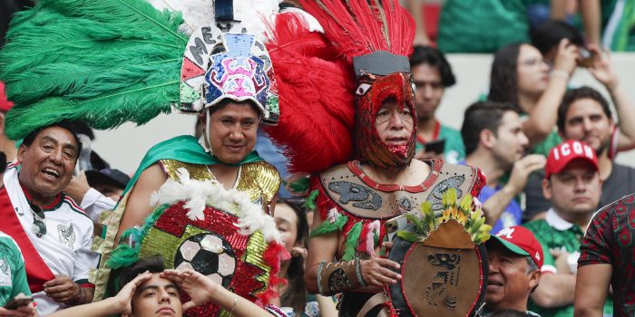 Aficionados de México animan en el partido en el estadio Banorte, en Ciudad de México (México). Imagen de archivo. EFE/ Isaac Esquivel