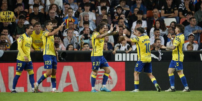 alt Las Palmas resurge y dinamita Mestalla con una remontada