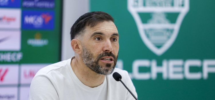 Foto de archivo del entrenador del Elche, Eder Sarabia. EFE/ Pablo Miranzo