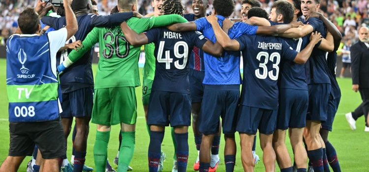 alt El PSG del ecuatoriano Pacho logra el milagro